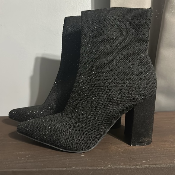 Heels - Picture 3 of 3